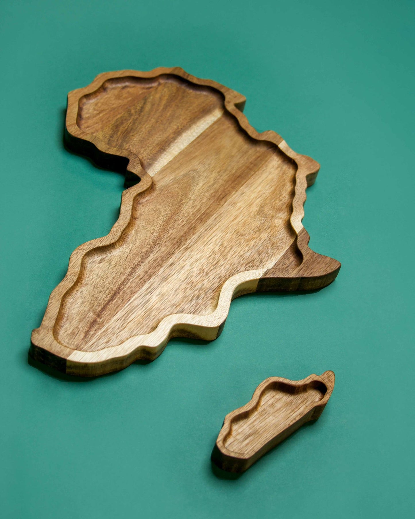 AFRICA AND MADAGASCAR WOOD PLAT SET